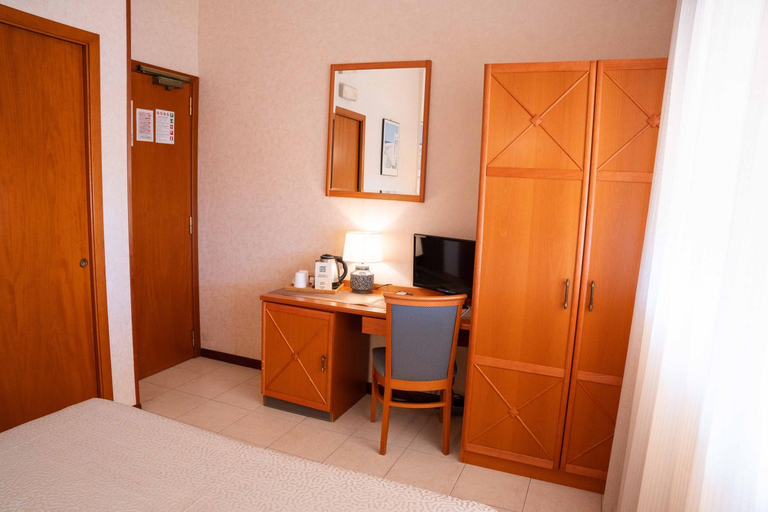Bedroom 3, Hotel Pardini, Lucca