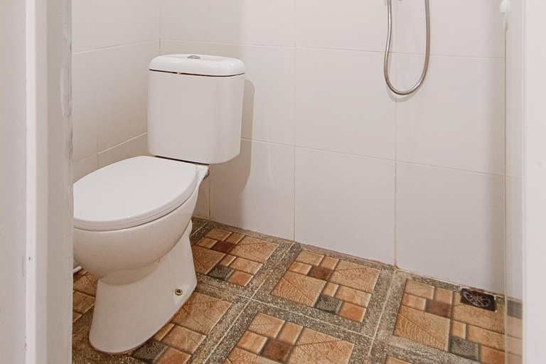 Bathroom 4, Villa And Resto Kubu Selem Etnik Bali, Bandar Lampung