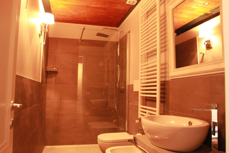 Bathroom 2, Rosso Charm B&B, Venezia