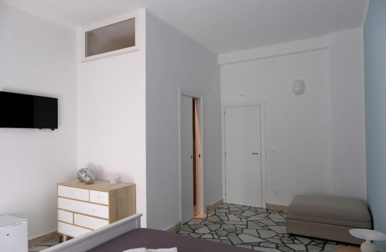 Others 3, Sole & Luna Guest House, Bari