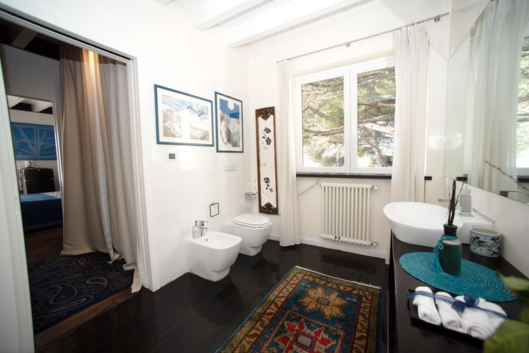 Bedroom 5, camera in Villa Verney, Savona