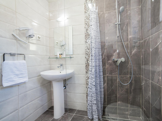 Bathroom 2, Apartments Castello