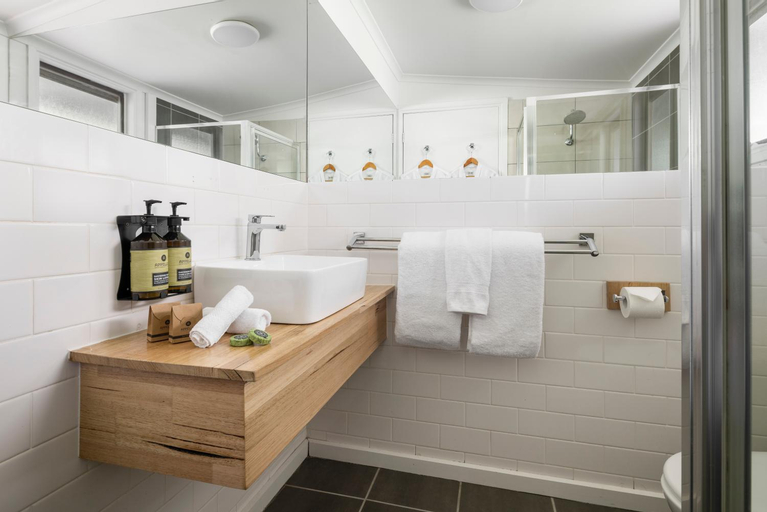 Bathroom 7