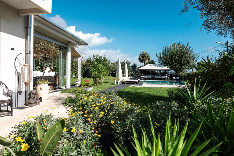 Exterior & Views 1, camera in Villa Verney, Savona