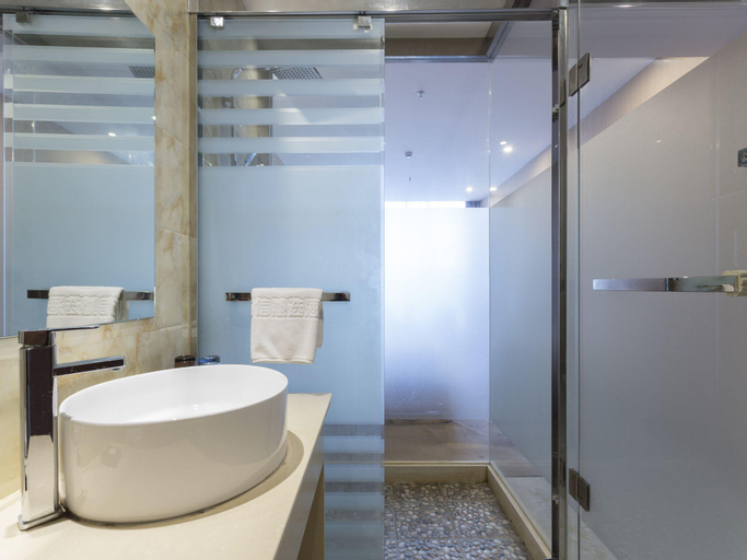 Bathroom 12