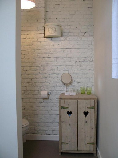 Others 3, B&B Amuse-Couche, Limburg