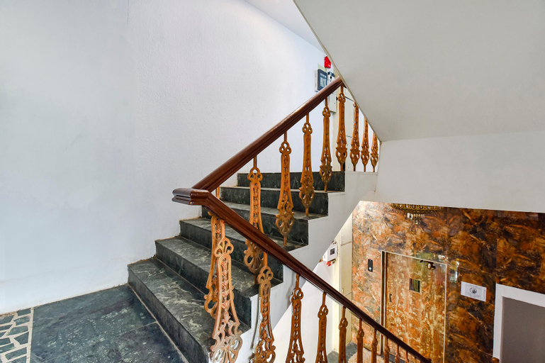 FabHotel Crystal Inn II - Paldi Char Rasta, Ahmadabad