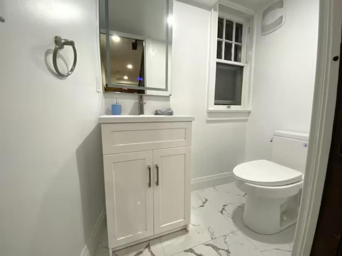 Bathroom 1, Classic Home, Niagara