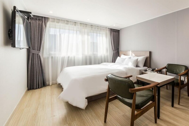 Bedroom 5, Incheon ILLUWA Hotel, Anyang