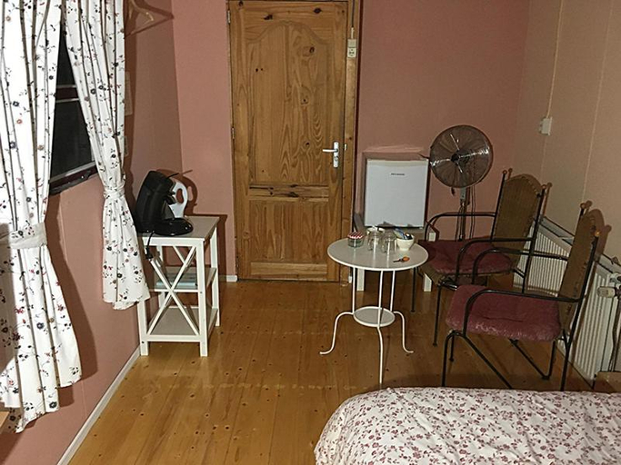 Others 2, Paul en Lettie's Bed and Breakfast, De Bilt