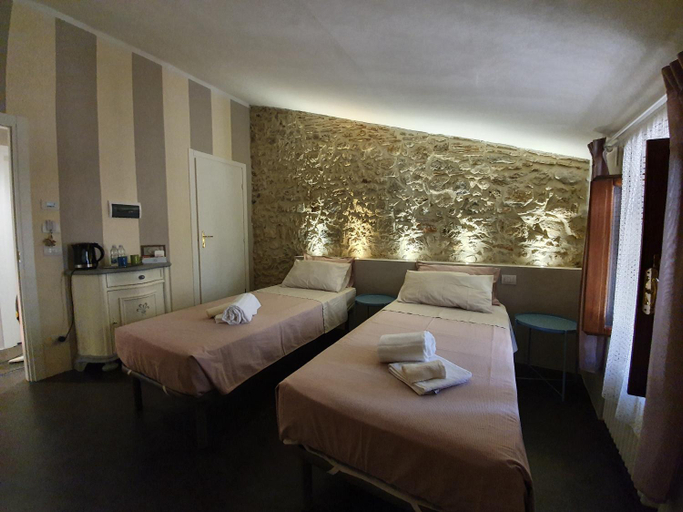 Others 5, Lo scarabeo, Grosseto