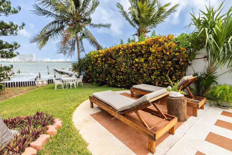 Facilities 5, Magnifica Villa Palmeras luxurious 4 Br 6 Bds 4 Ba private pool lagoon front super fast Wifi, Benito Juárez