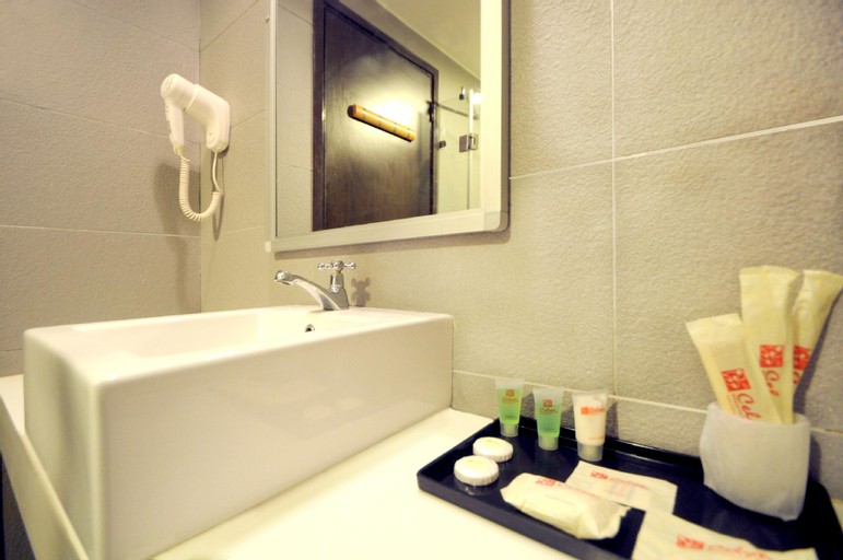 Bathroom 13