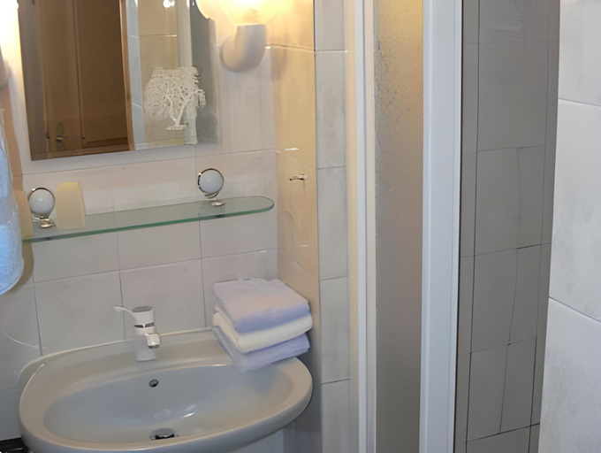 Bathroom 2, Gastehaus Sams, Gmunden