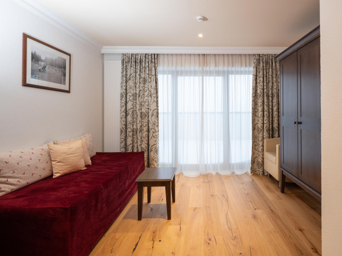Bedroom 3, Historic Hotel Alte Goste, Bolzano