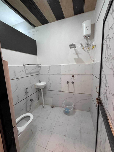 Bathroom 3, Hotel Gurudev Palace, Faizabad