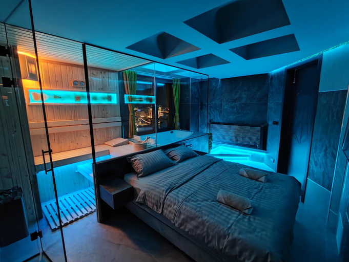 4, Private Spa Penthouse