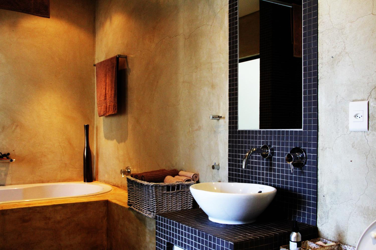 Bathroom 2, Apt 67 Long Street no loadshedding, City of Cape Town