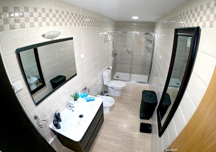 Bathroom 2, Apartamentos La Encarnacion I, Murcia