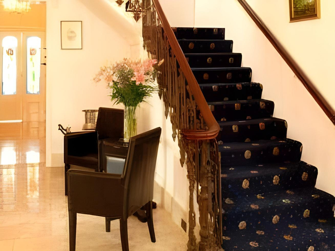 Others 5, Gatwick Cambridge Hotel, Surrey