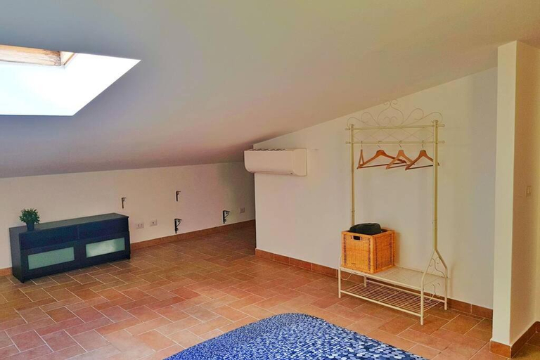 Moonlight attic/mansarda, Rome