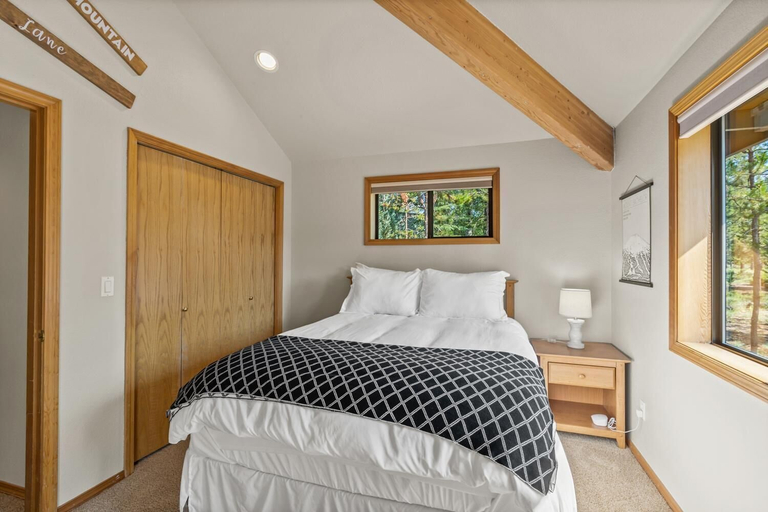 Bedroom 2, Yankee Mountain Lane 5, Deschutes