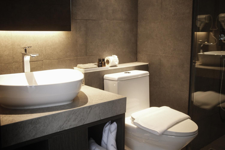 Bathroom 13