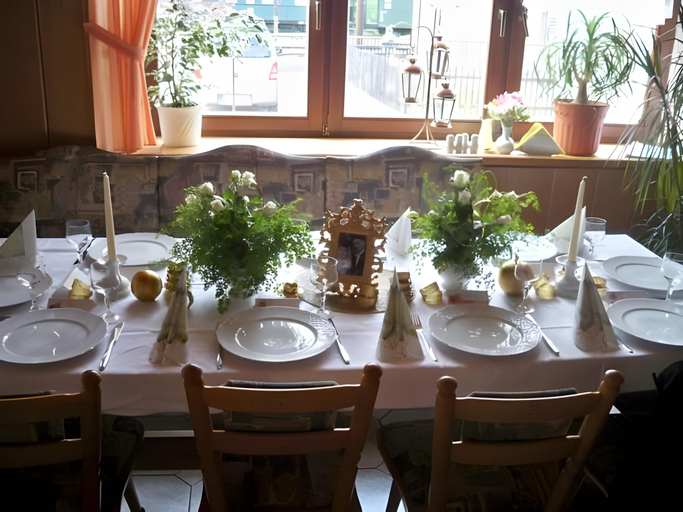 Food & Drinks 4, Fruhstuckspension "Schlosselmuhle", Erzgebirgskreis