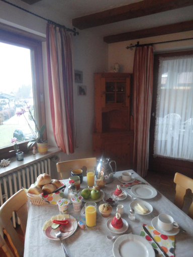 Food & Drinks