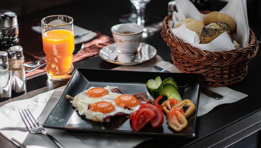 Food and beverages 2, Fakapu Pince es Panzio, Tokaji