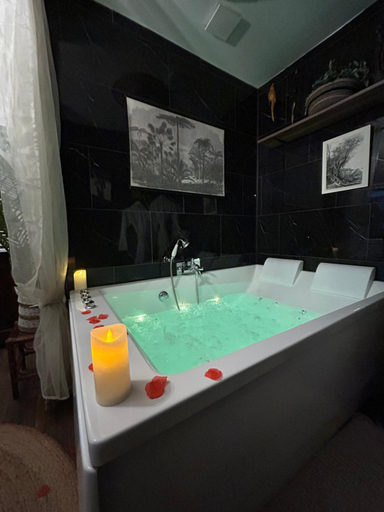 Bedroom 4, La Casa d'Ailleurs BERRY SEJOURS, Indre