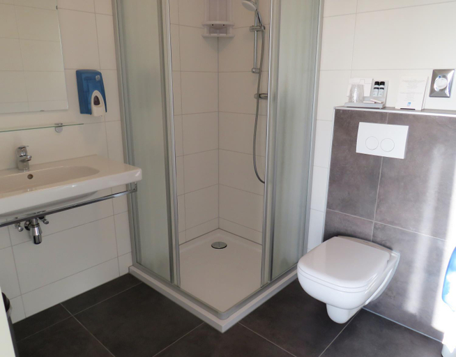 Bathroom 4, Seehotel Oostkapelle, Veere
