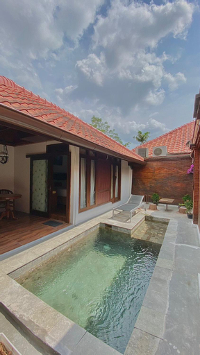 Swimming Pool 12