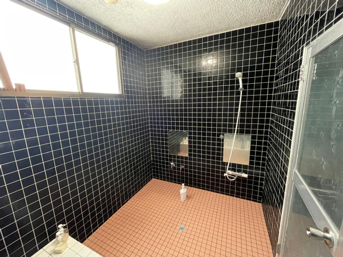 Bathroom 10