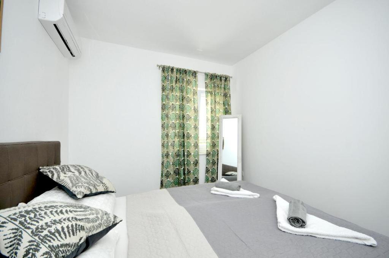 Others 4, Villa Carolina, Trogir