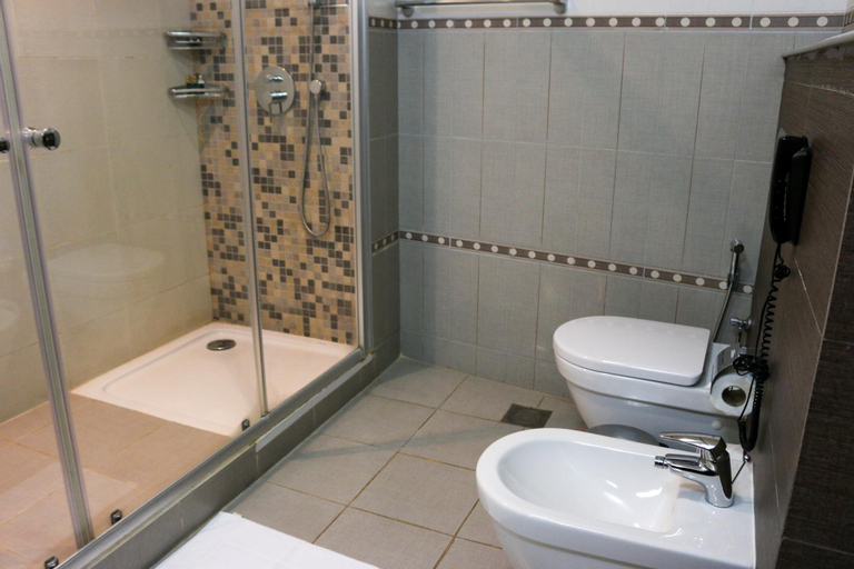 Bathroom 20