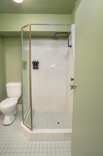 Bathroom 7