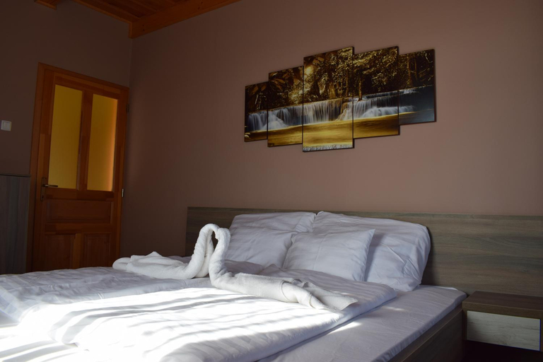 Others 5, Elringat-lak Apartmanhaz, Eger