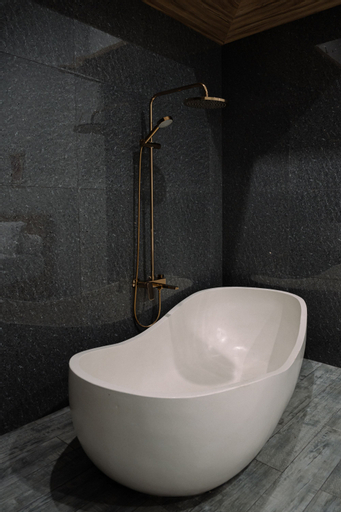 Bathroom 14