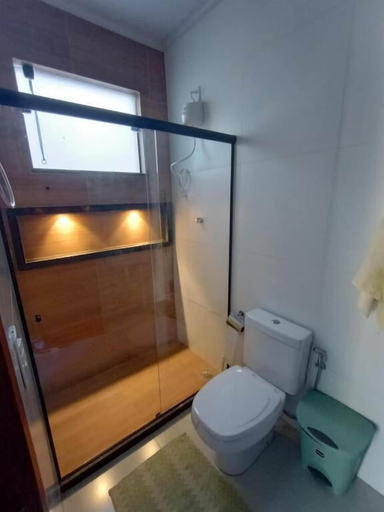 Bathroom 5, Legatum, Campos