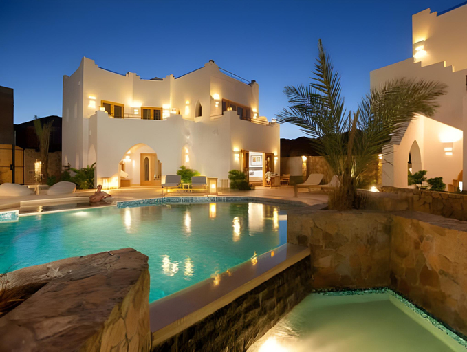 Others 5, Red C Villas, Sant Katrin