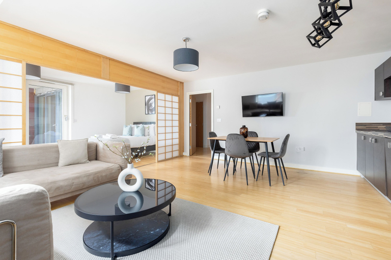Others 4, Spacious 2 Bed Apartment in Dalston, London