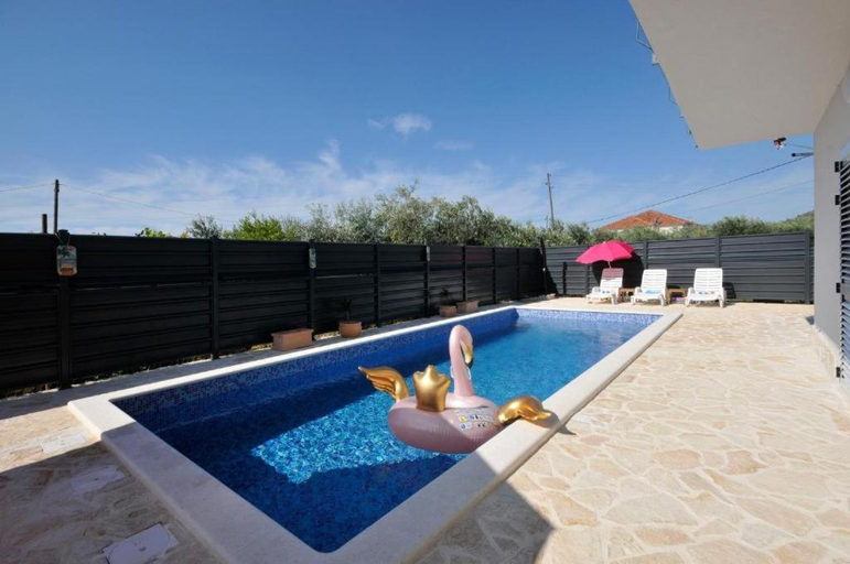Others 2, Villa Carolina, Trogir