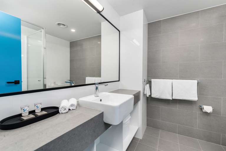 Bathroom 10