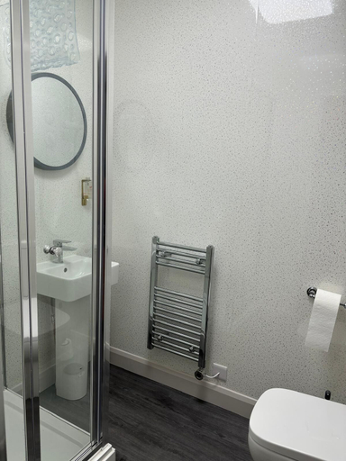 Bathroom 5, Central Hotel, Nottinghamshire