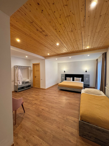 Others 4, Annes Hotel, Mestia