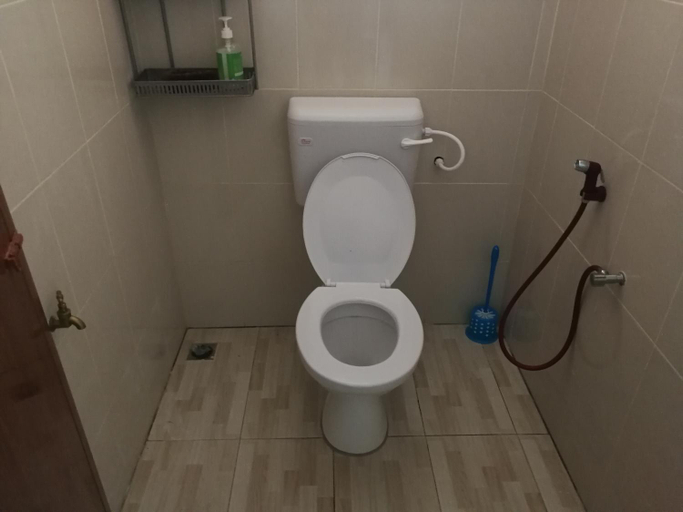 Bathroom 13