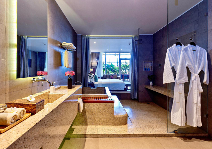 Bathroom 15