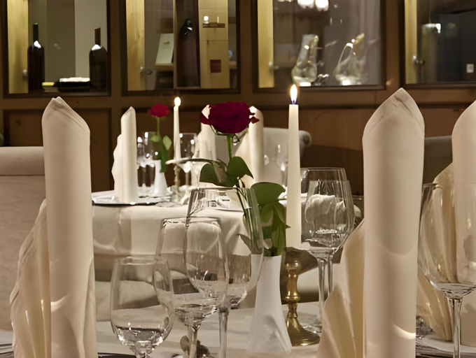 Food & Drinks 5, Traumhotel Alpina - 4 Sterne Superior Luxushotel, Schwaz