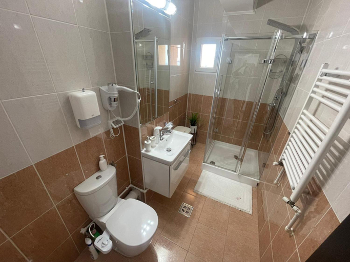 Bathroom 2, DreamView Mamaia SummerApt, Constanta
